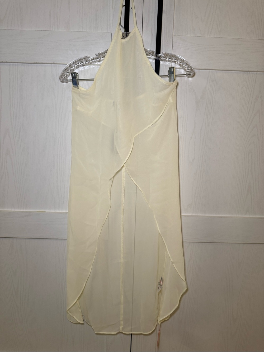 PrettyLittleThing Cream Chiffon Split Hem Halter Top NWT Size 6